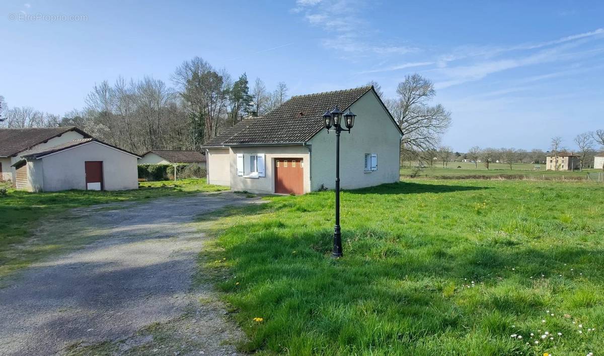 Maison à ORADOUR-SUR-GLANE