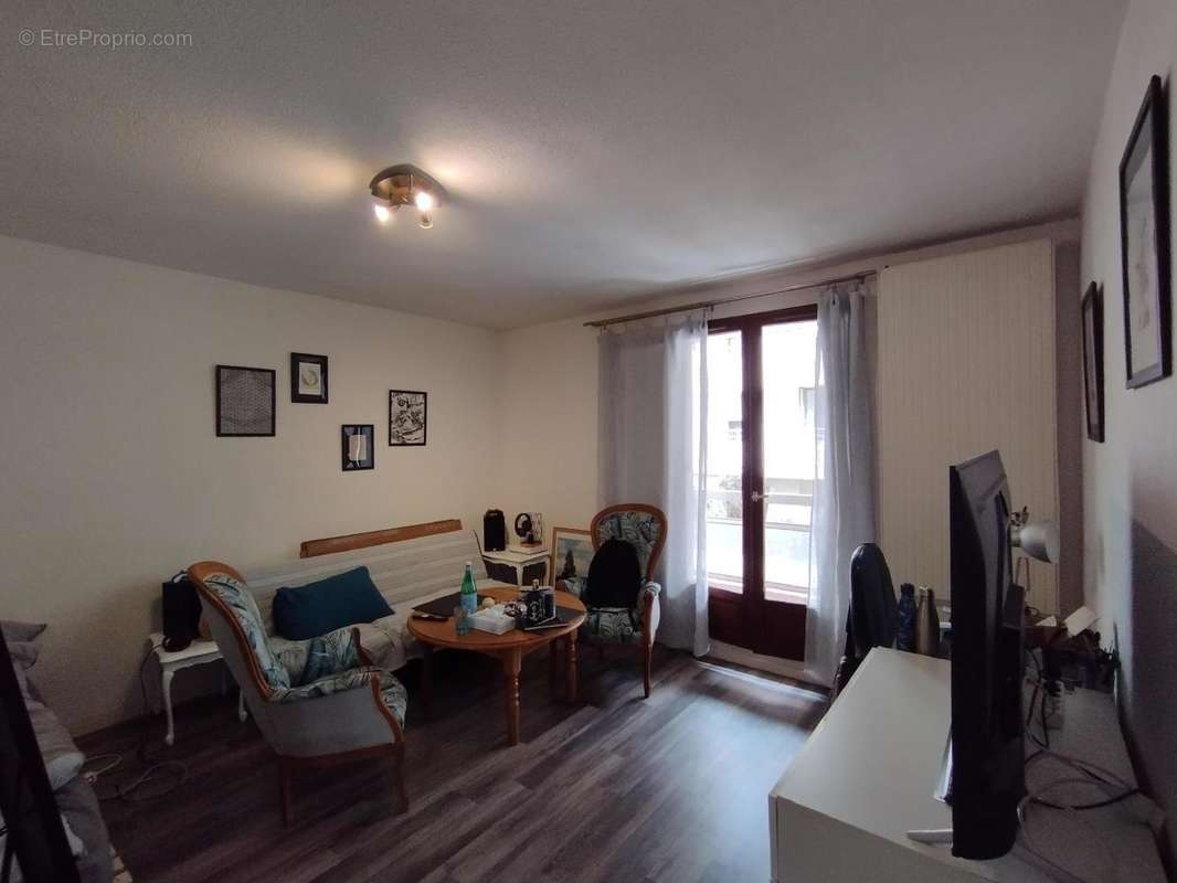   - Appartement à GRENOBLE