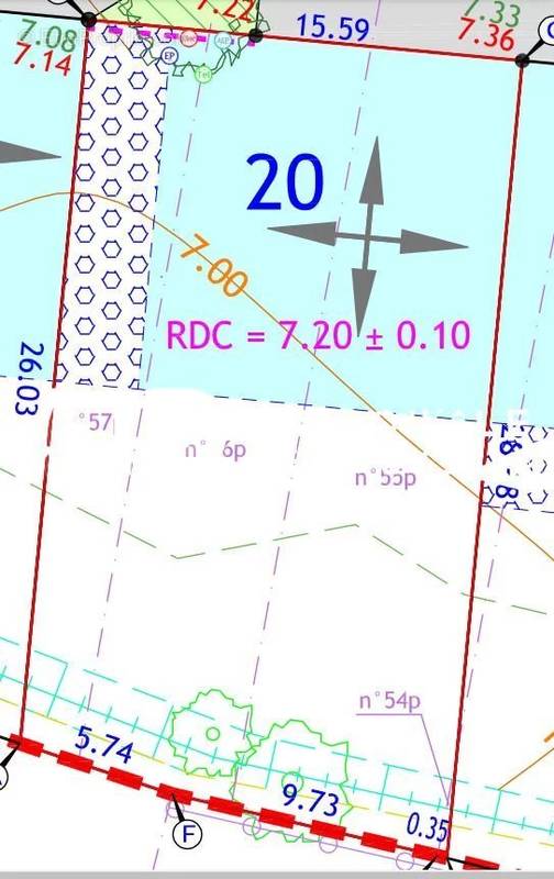 Terrain à LE HEZO