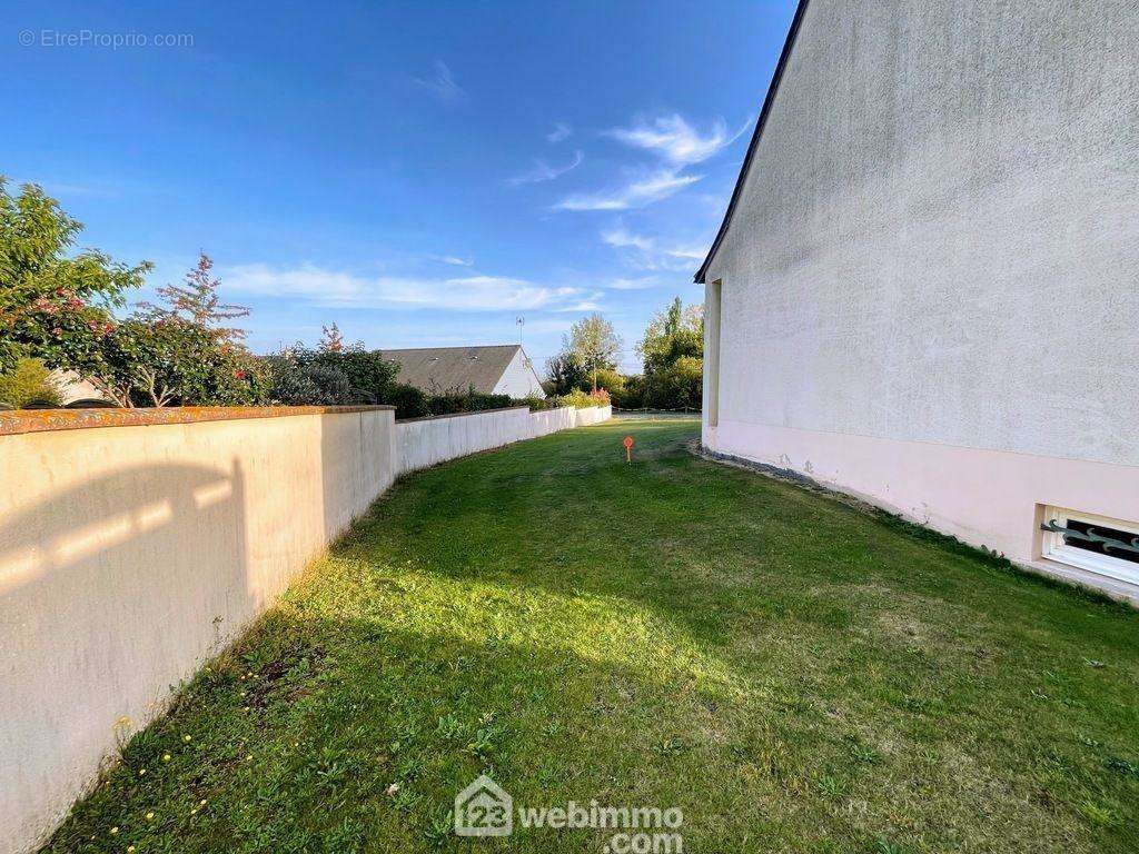 L&#039;accès au terrain est individuel et sans vis à vis. - Terrain à CHALONNES-SUR-LOIRE