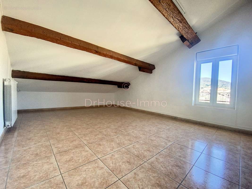 Appartement à LAMALOU-LES-BAINS