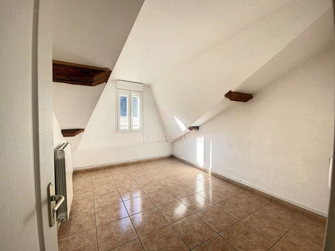 Appartement à LAMALOU-LES-BAINS