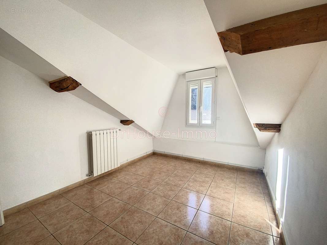 Appartement à LAMALOU-LES-BAINS