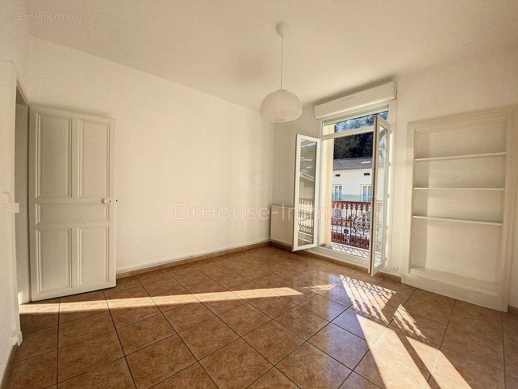 Appartement à LAMALOU-LES-BAINS