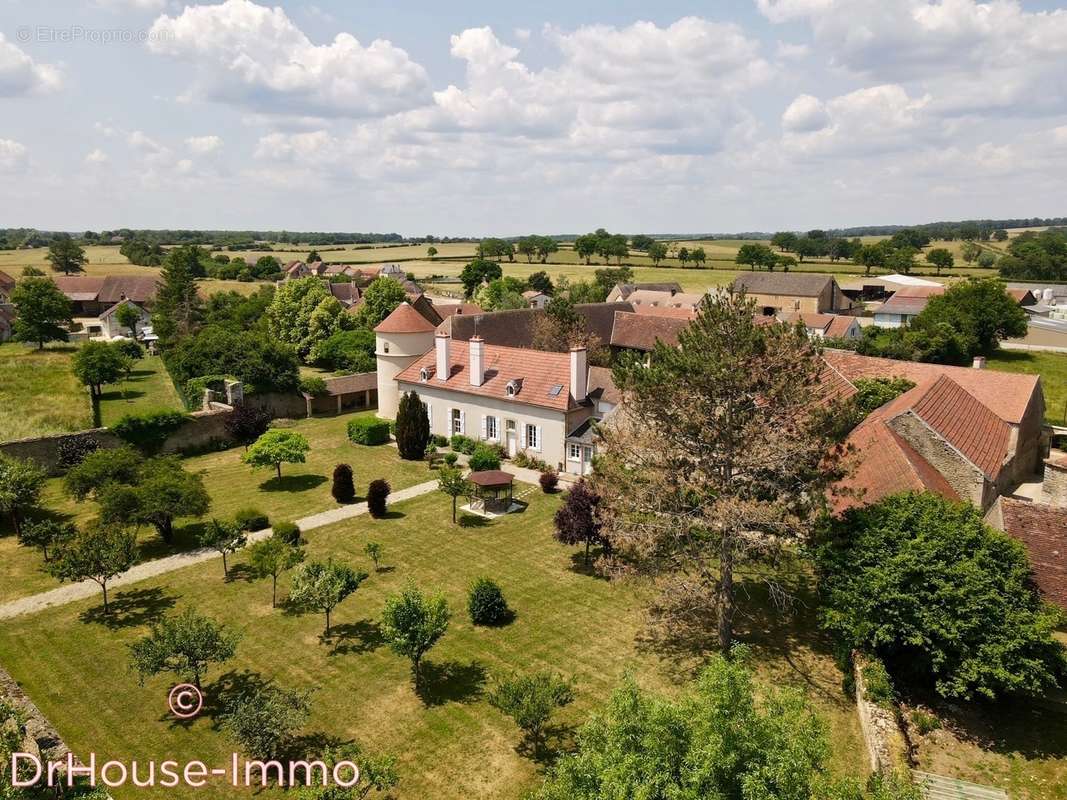 Maison à AVALLON