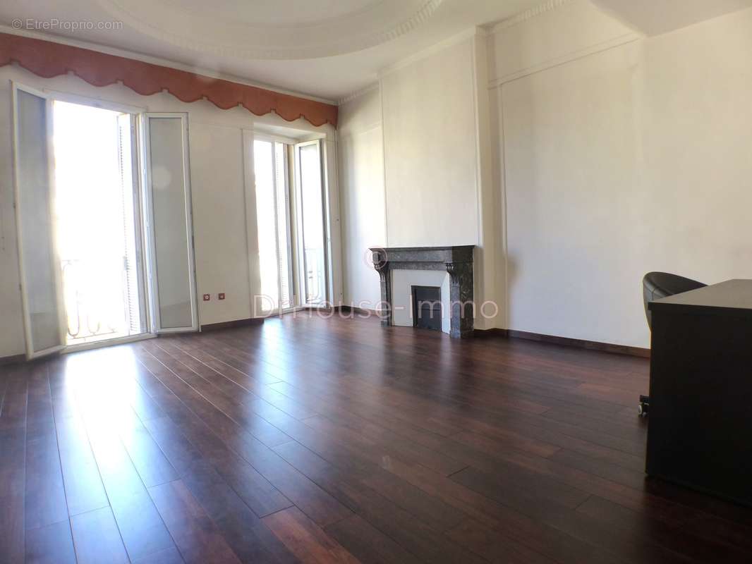 Appartement à MARSEILLE-1E