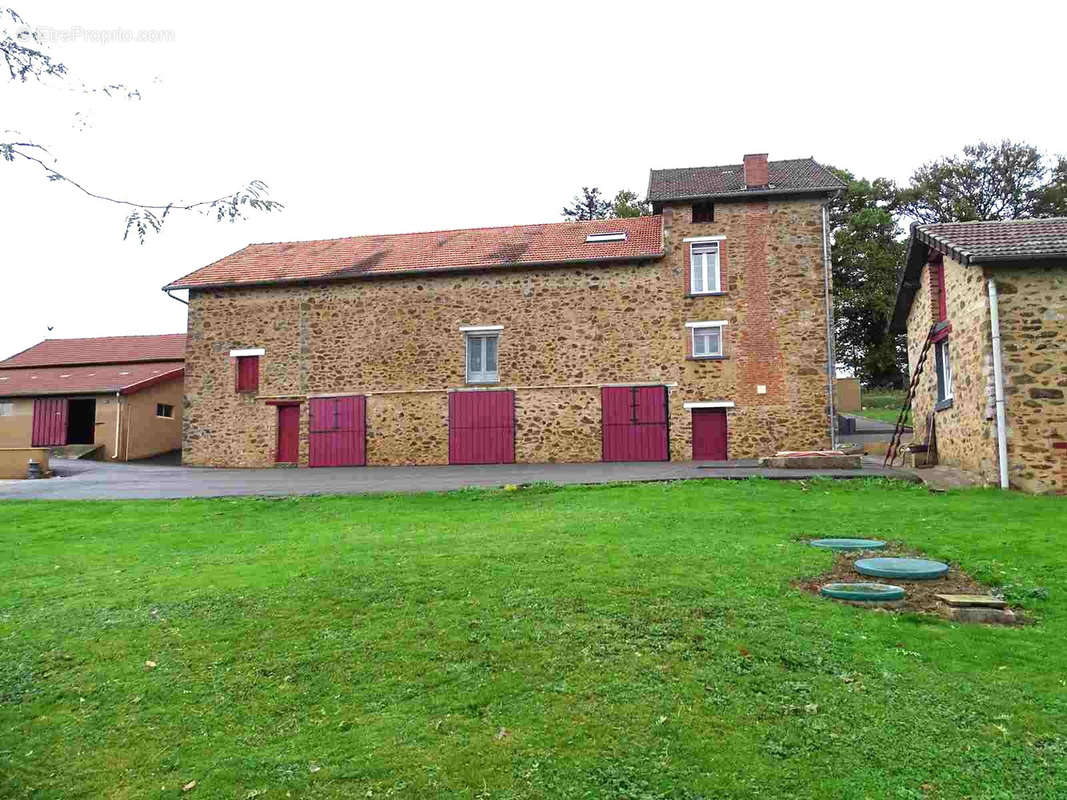 Maison à SAINT-LEONARD-DE-NOBLAT