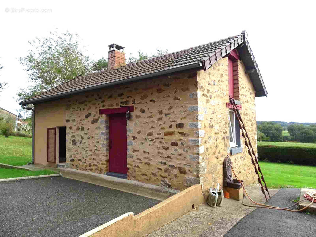 Maison à SAINT-LEONARD-DE-NOBLAT