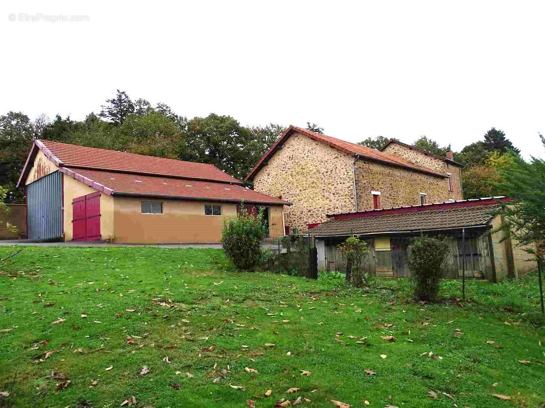 Maison à SAINT-LEONARD-DE-NOBLAT