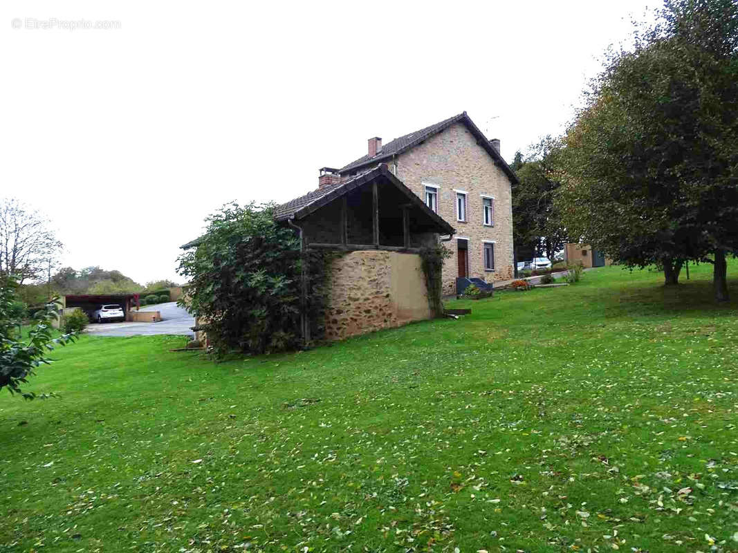 Maison à SAINT-LEONARD-DE-NOBLAT