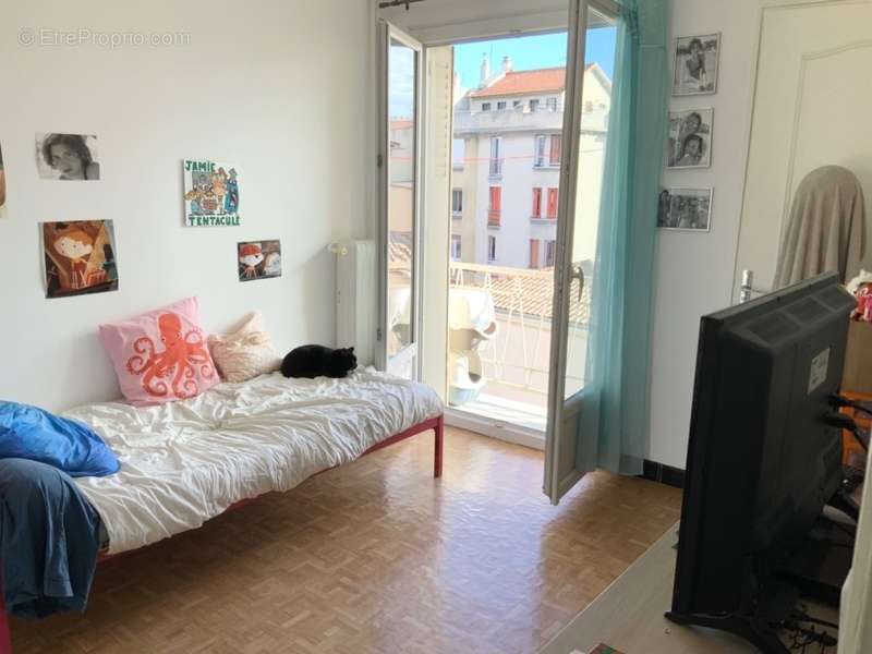 Appartement à MARSEILLE-5E