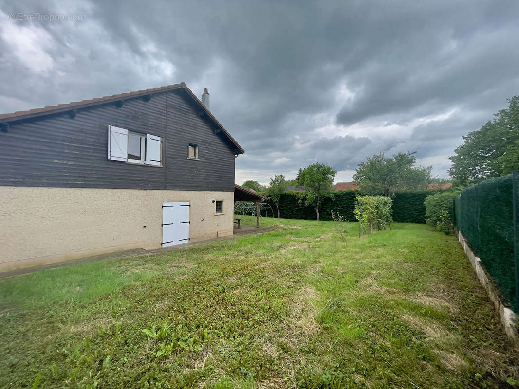 Maison à COURCELLES-CHAUSSY