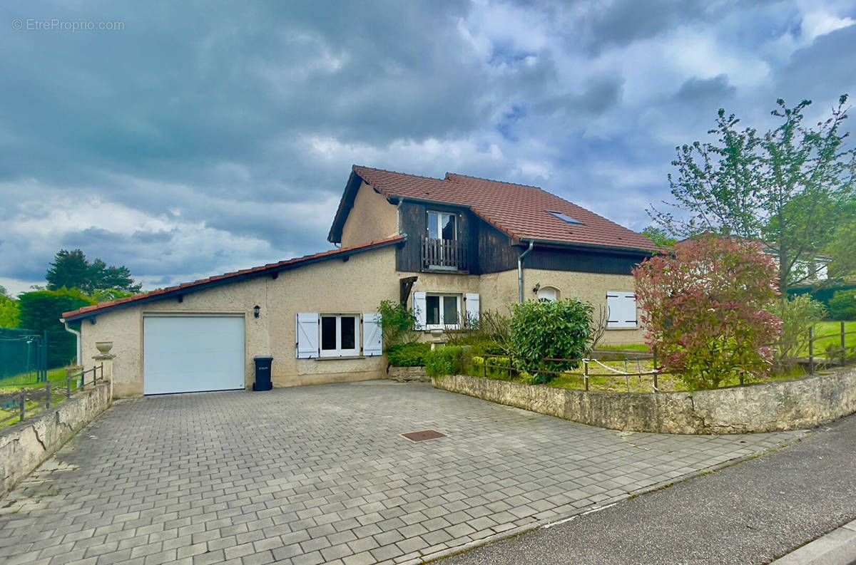 Maison à COURCELLES-CHAUSSY