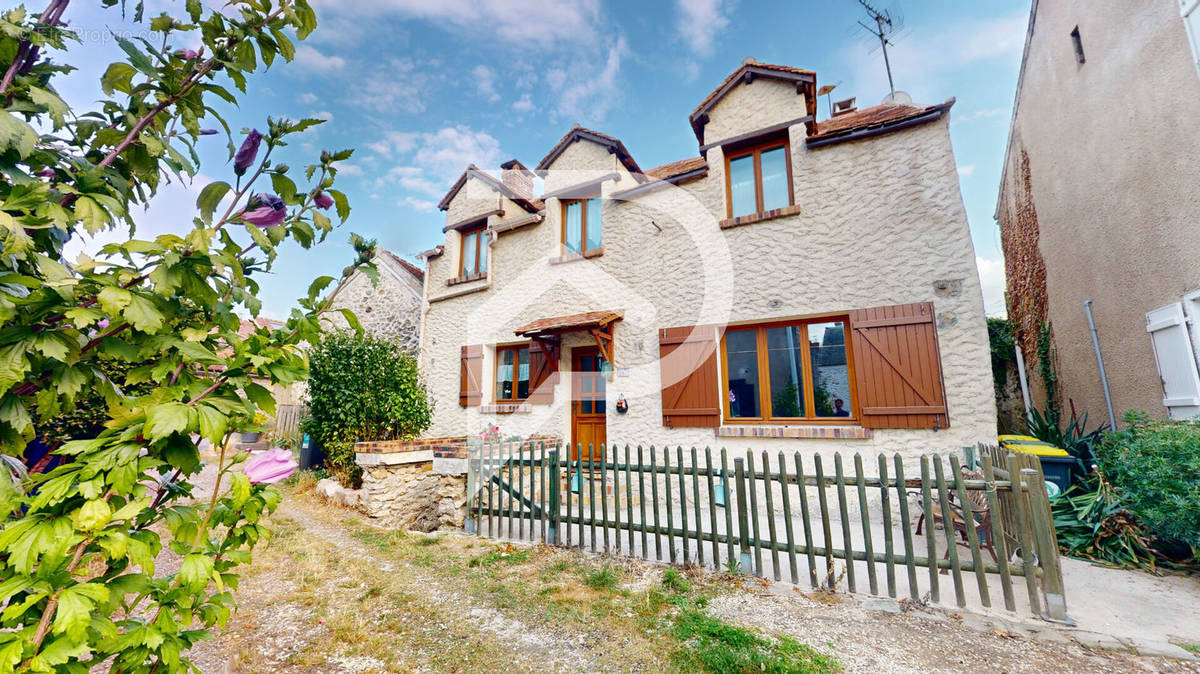 Maison à BOURAY-SUR-JUINE