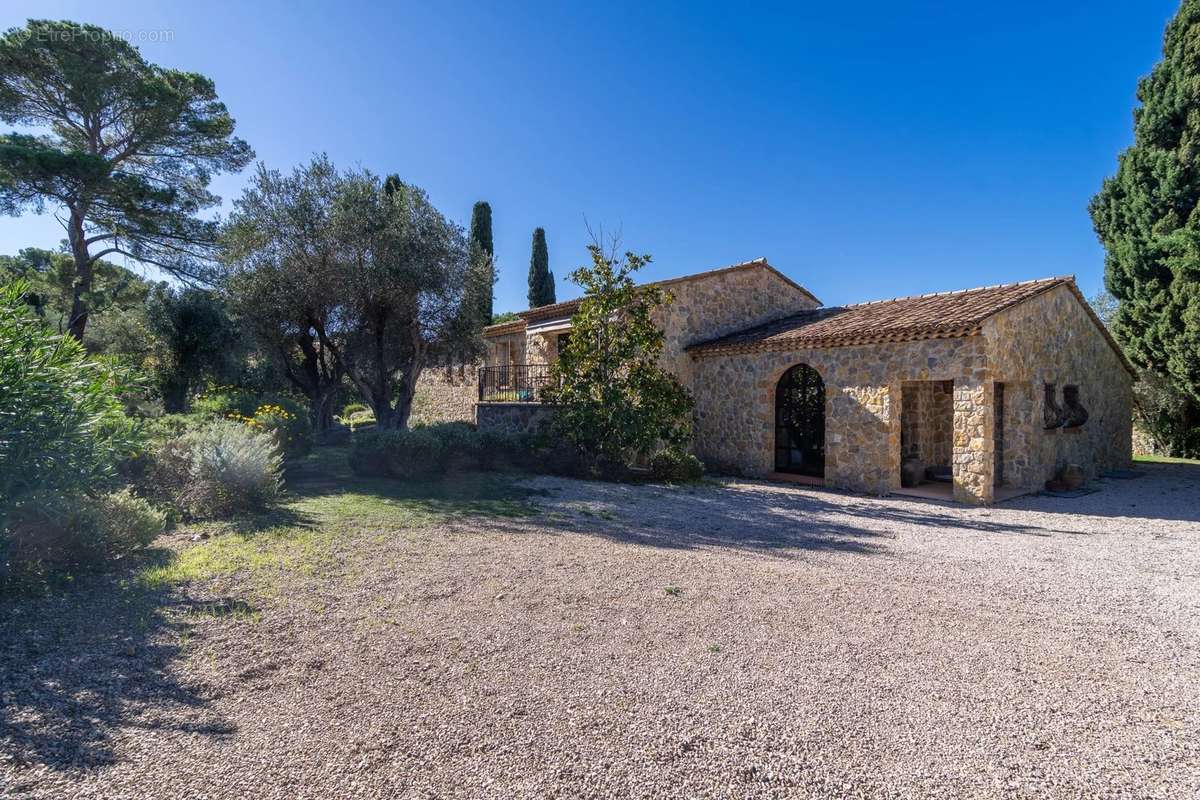 Maison à MOUGINS