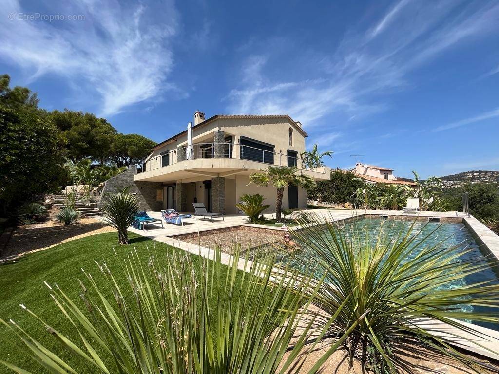 Maison à ROQUEBRUNE-SUR-ARGENS