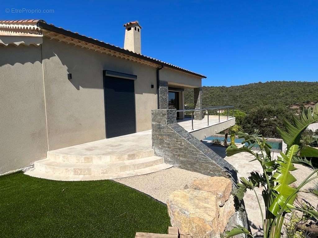 Maison à ROQUEBRUNE-SUR-ARGENS