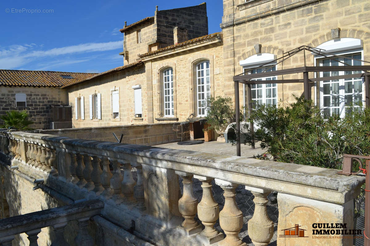 Appartement avec terrasse - Appartement à BEAUCAIRE