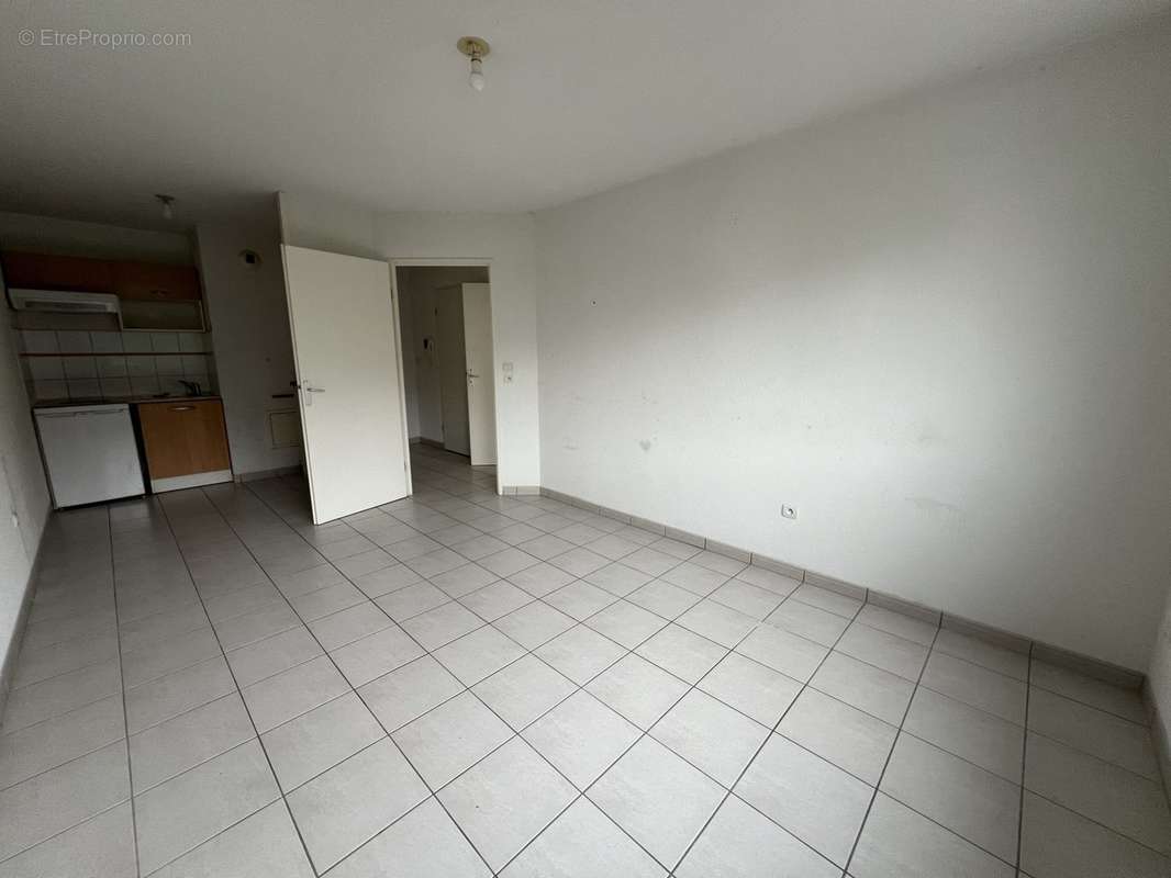 SEJOUR :CUISINE - Appartement à VILLENAVE-D&#039;ORNON