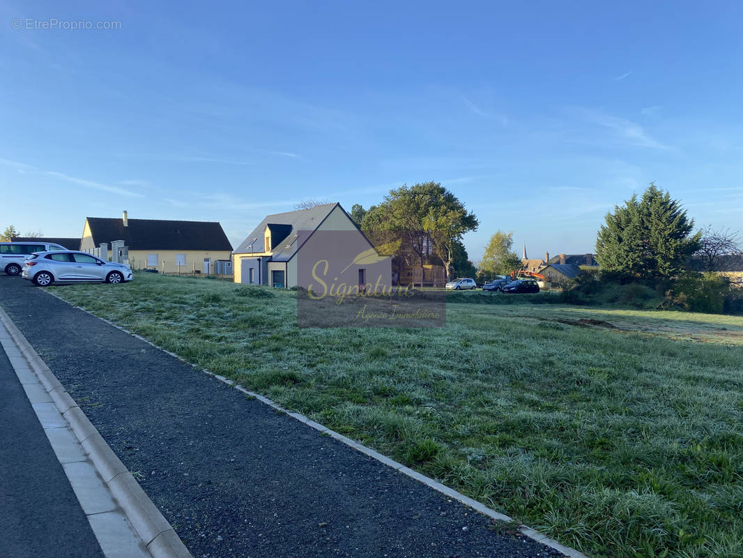 Terrain à LE BREIL-SUR-MERIZE