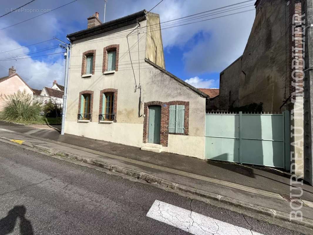 Maison à JOIGNY