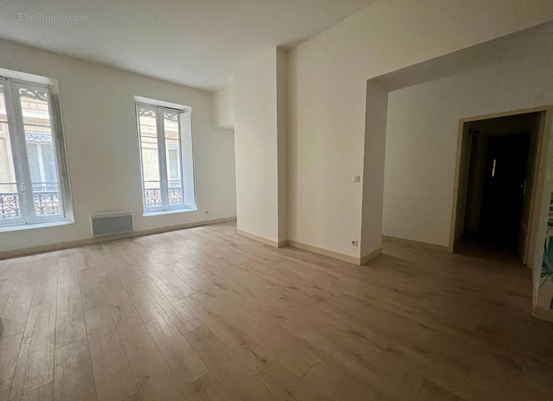 Appartement à MARSEILLE-2E