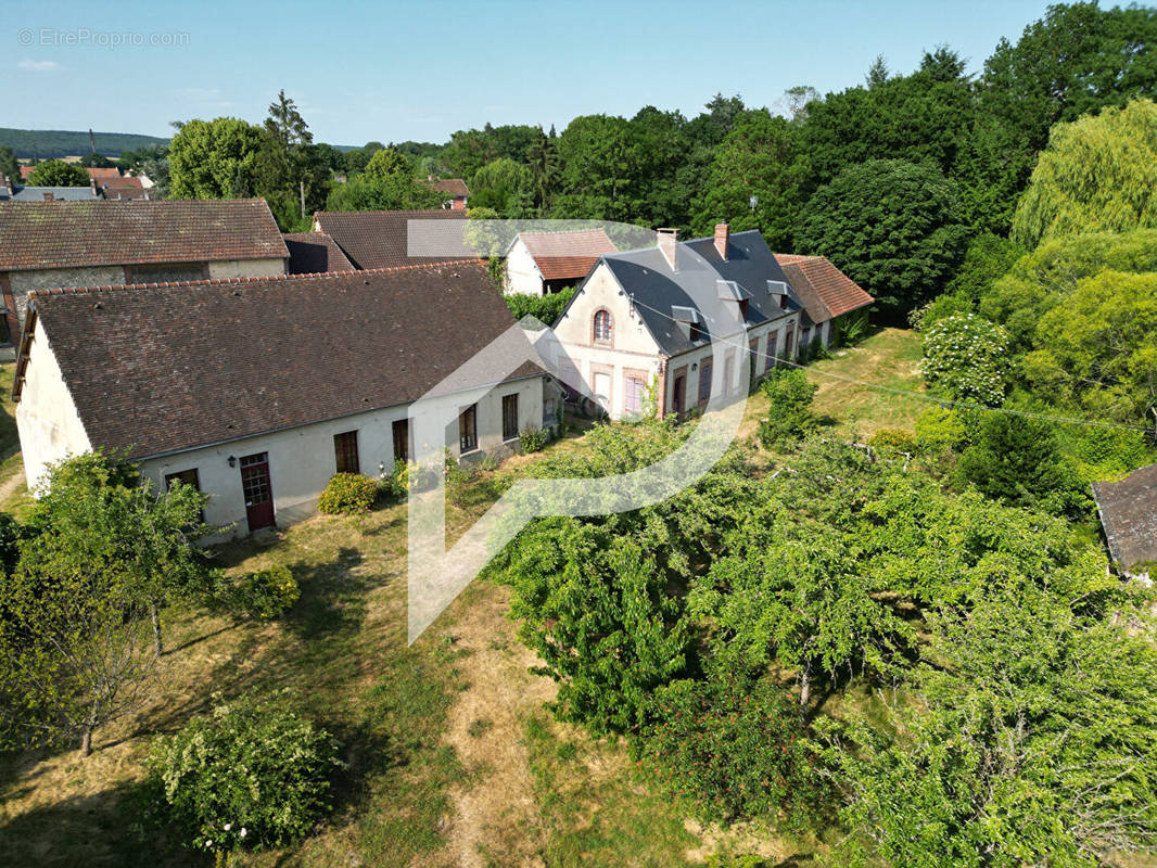 Maison à HOUDAN