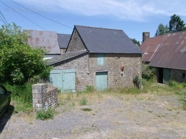 Maison à SAINTE-MARGUERITE-DE-CARROUGES