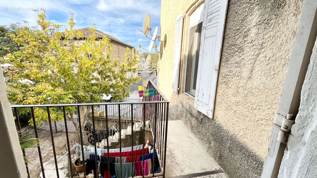 Appartement à ENTRAIGUES-SUR-LA-SORGUE