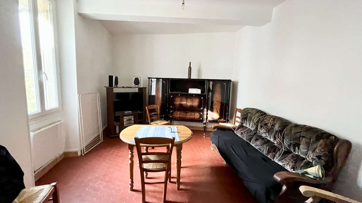 Appartement à ENTRAIGUES-SUR-LA-SORGUE