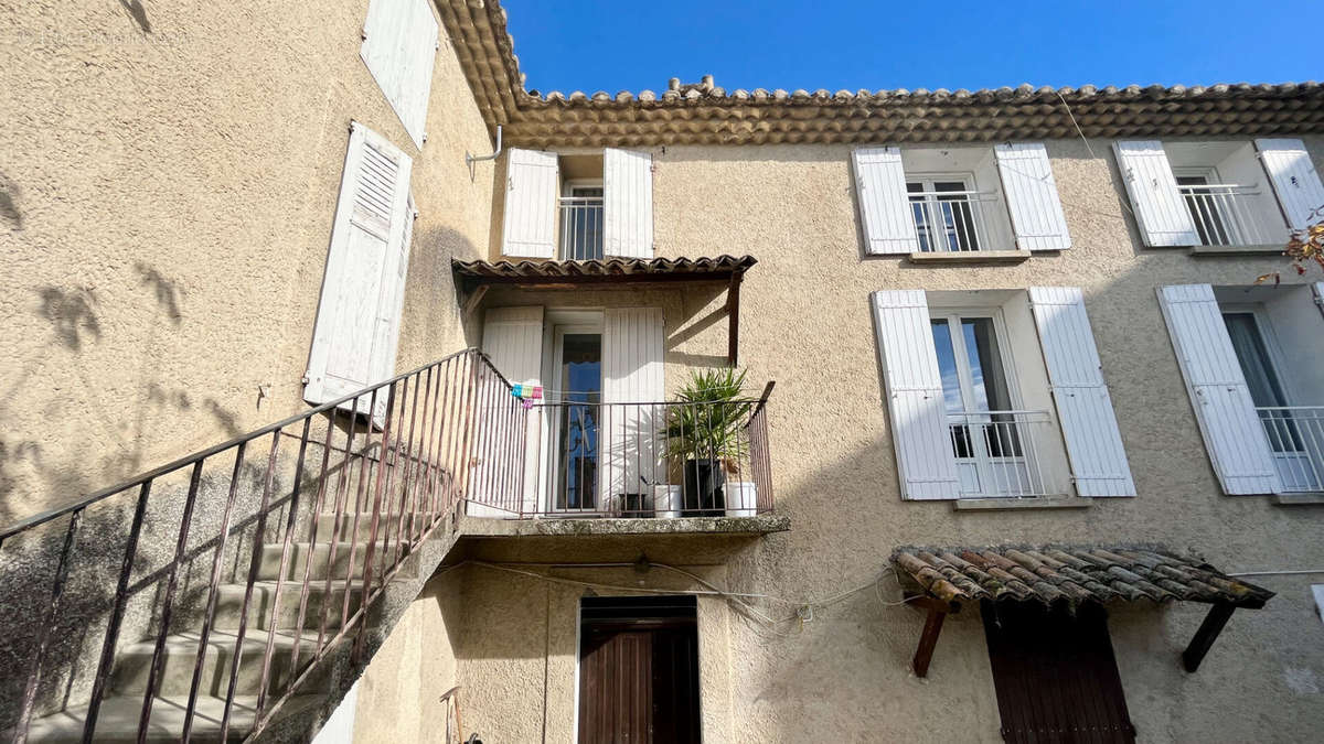 Appartement à ENTRAIGUES-SUR-LA-SORGUE