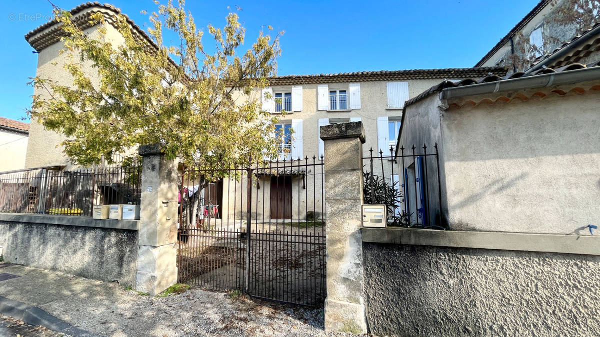 Appartement à ENTRAIGUES-SUR-LA-SORGUE