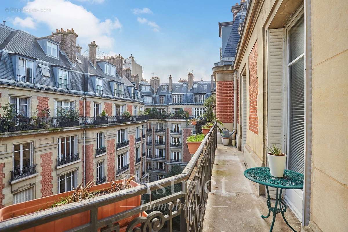 Appartement à PARIS-17E