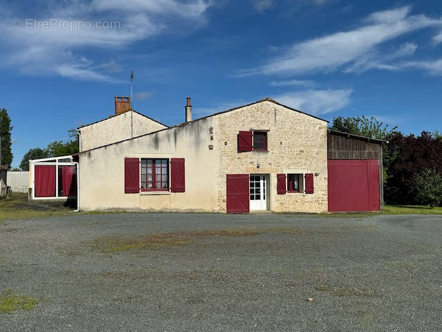 Maison à SAINT-JEAN-DE-BEUGNE