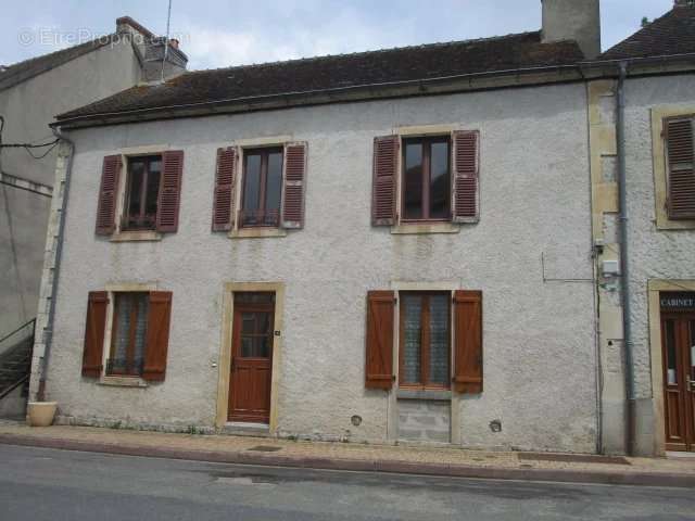 Maison à DOMPIERRE-SUR-BESBRE