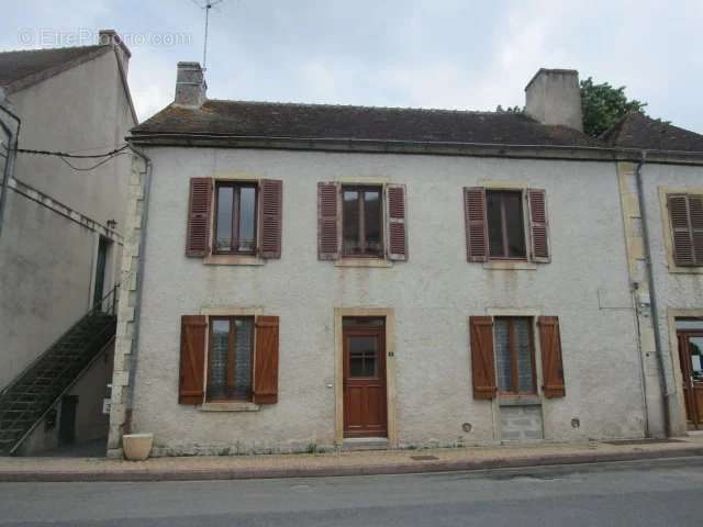 Maison à DOMPIERRE-SUR-BESBRE