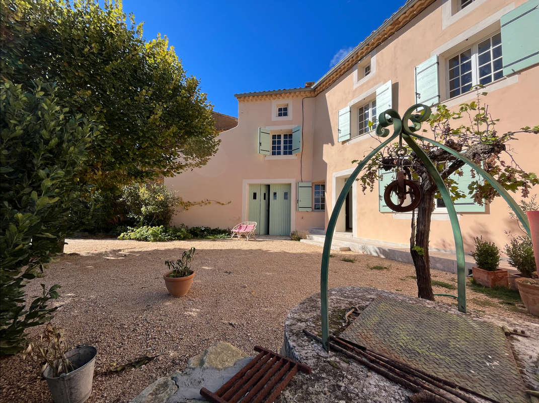 Maison à SAINT-SATURNIN-LES-APT