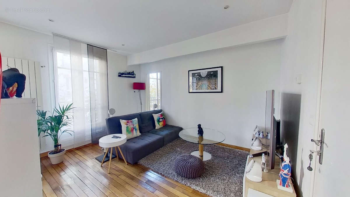 Appartement à COURBEVOIE