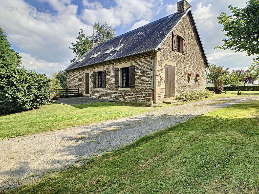 Maison à SAINT-HILAIRE-DU-HARCOUET