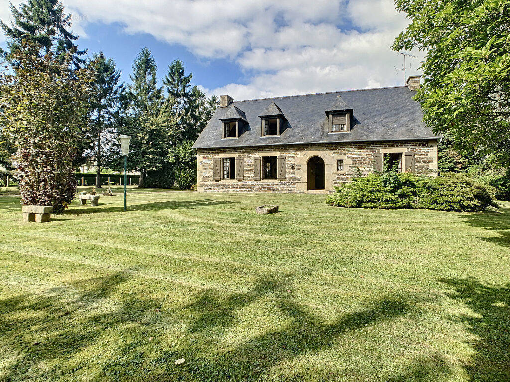 Maison à SAINT-HILAIRE-DU-HARCOUET