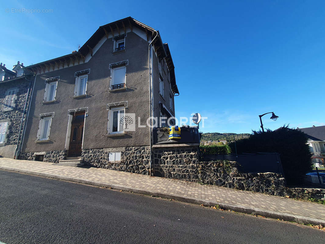 Maison à NEUSSARGUES-MOISSAC