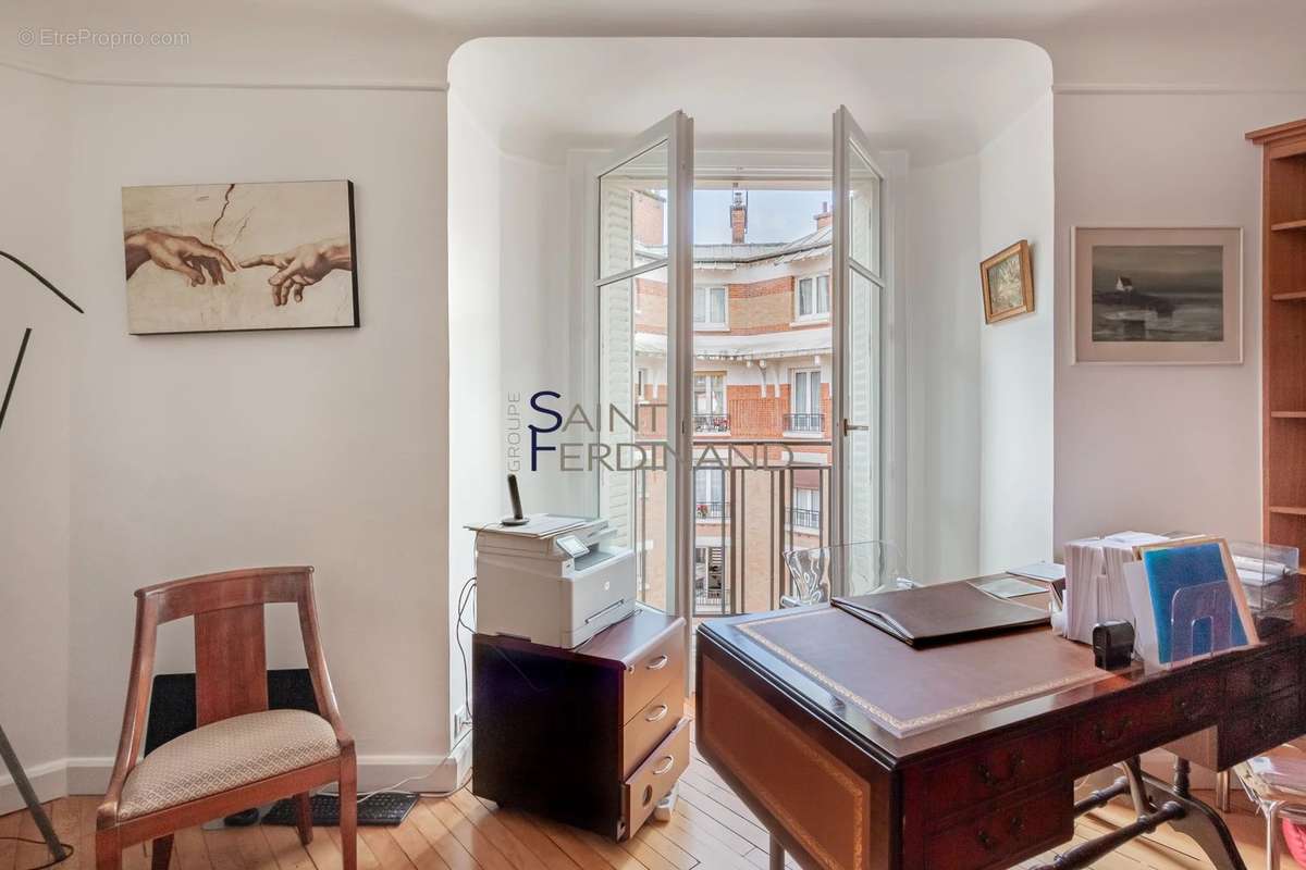 Appartement à PARIS-16E