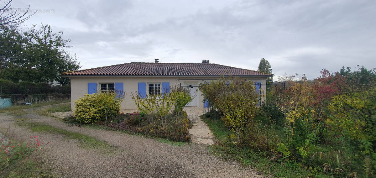 Maison à ROULLET-SAINT-ESTEPHE