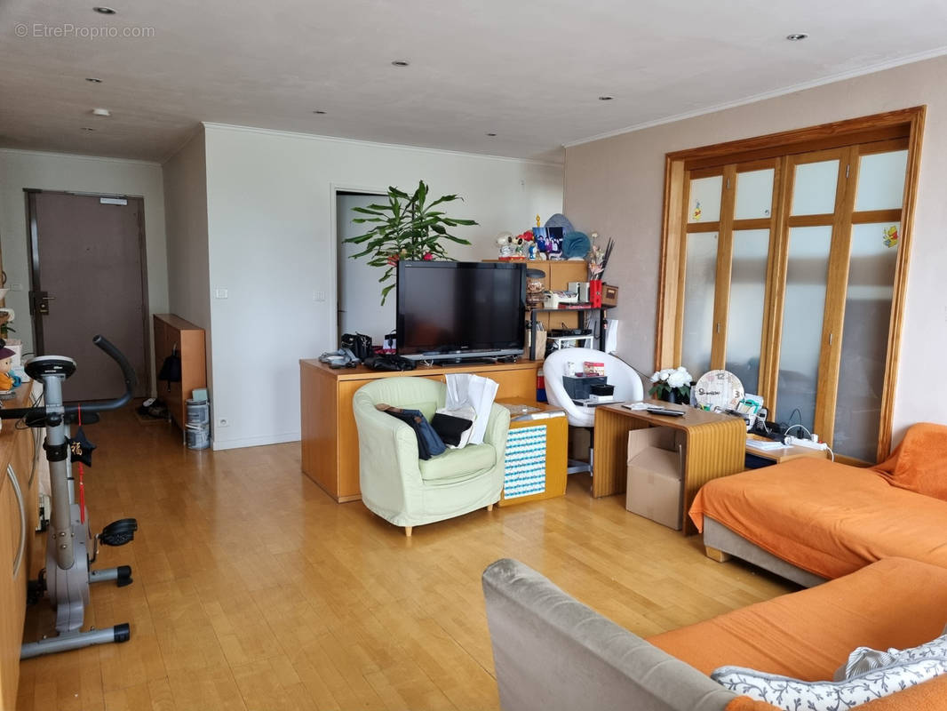 Appartement à COURBEVOIE