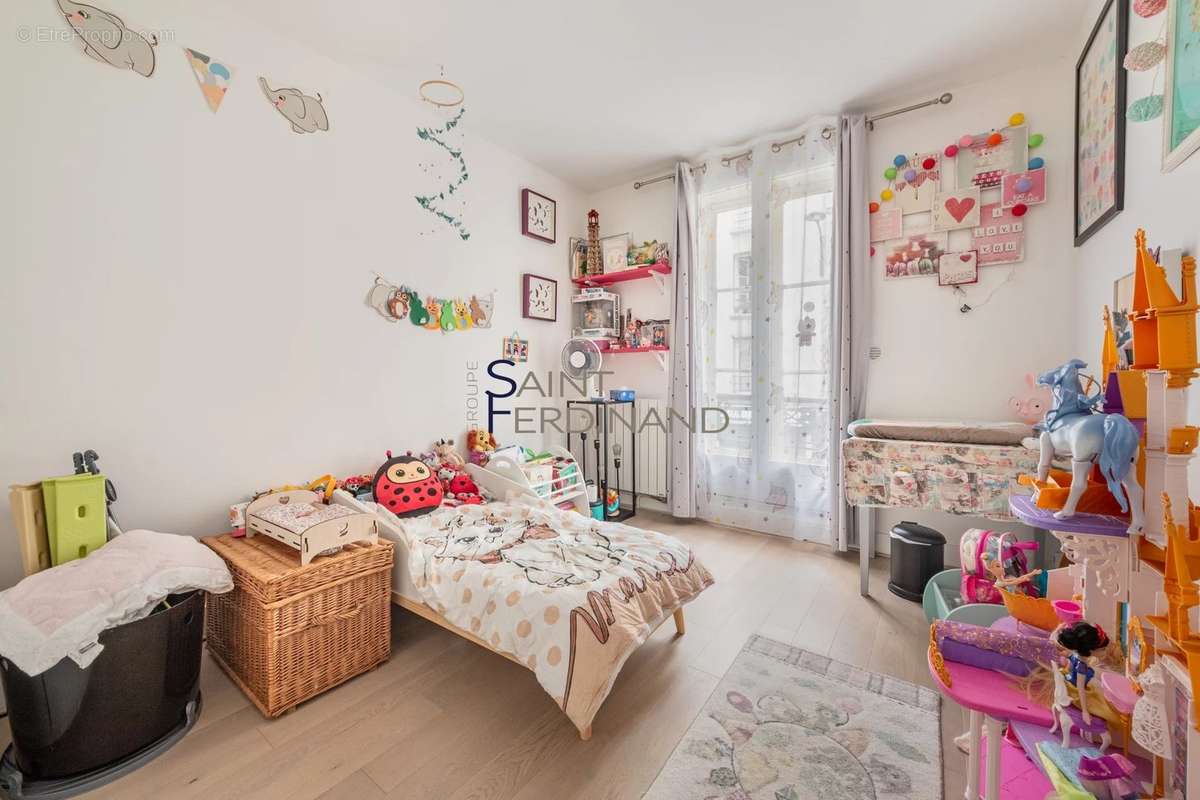 Appartement à PARIS-17E