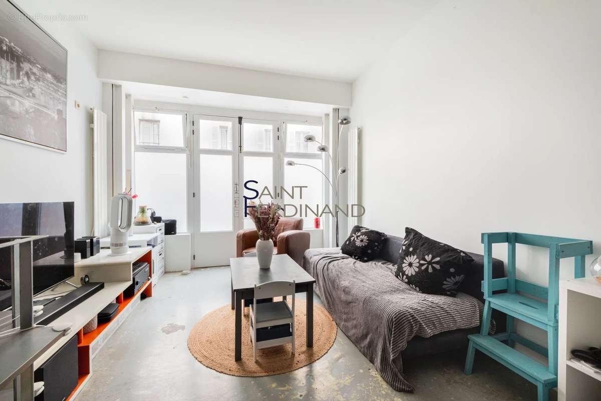 Appartement à PARIS-17E