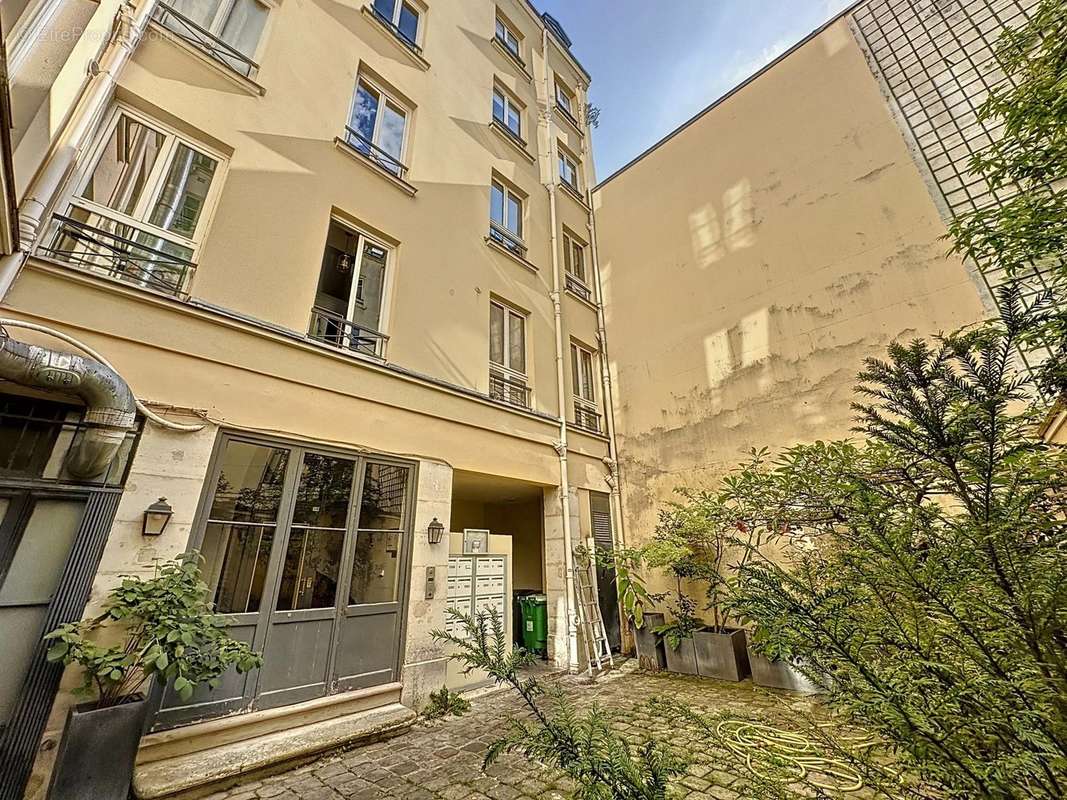 Appartement à PARIS-8E