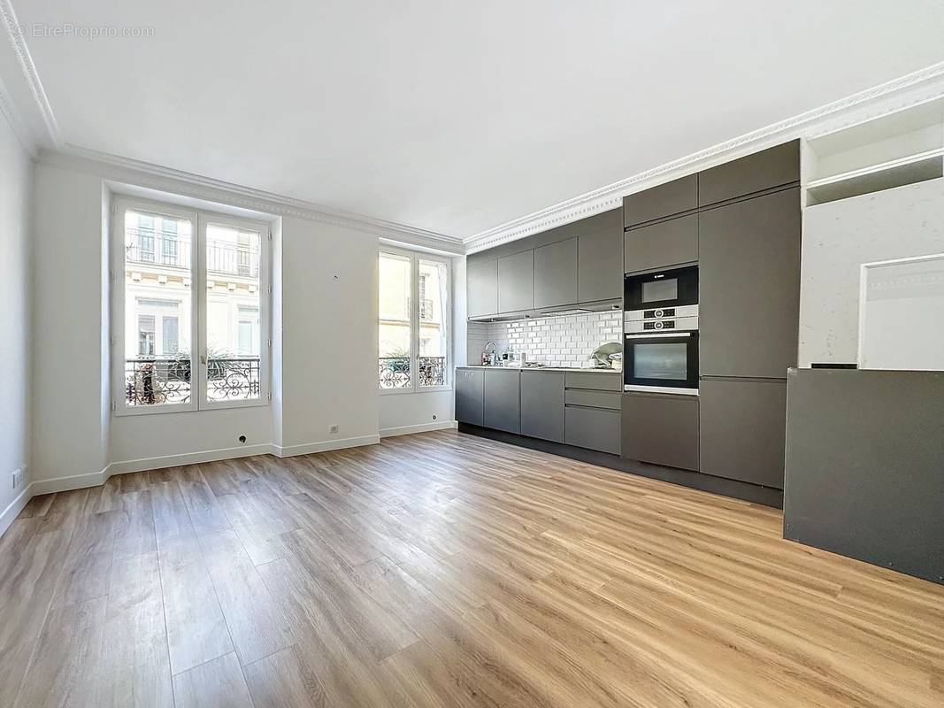 Appartement à PARIS-8E