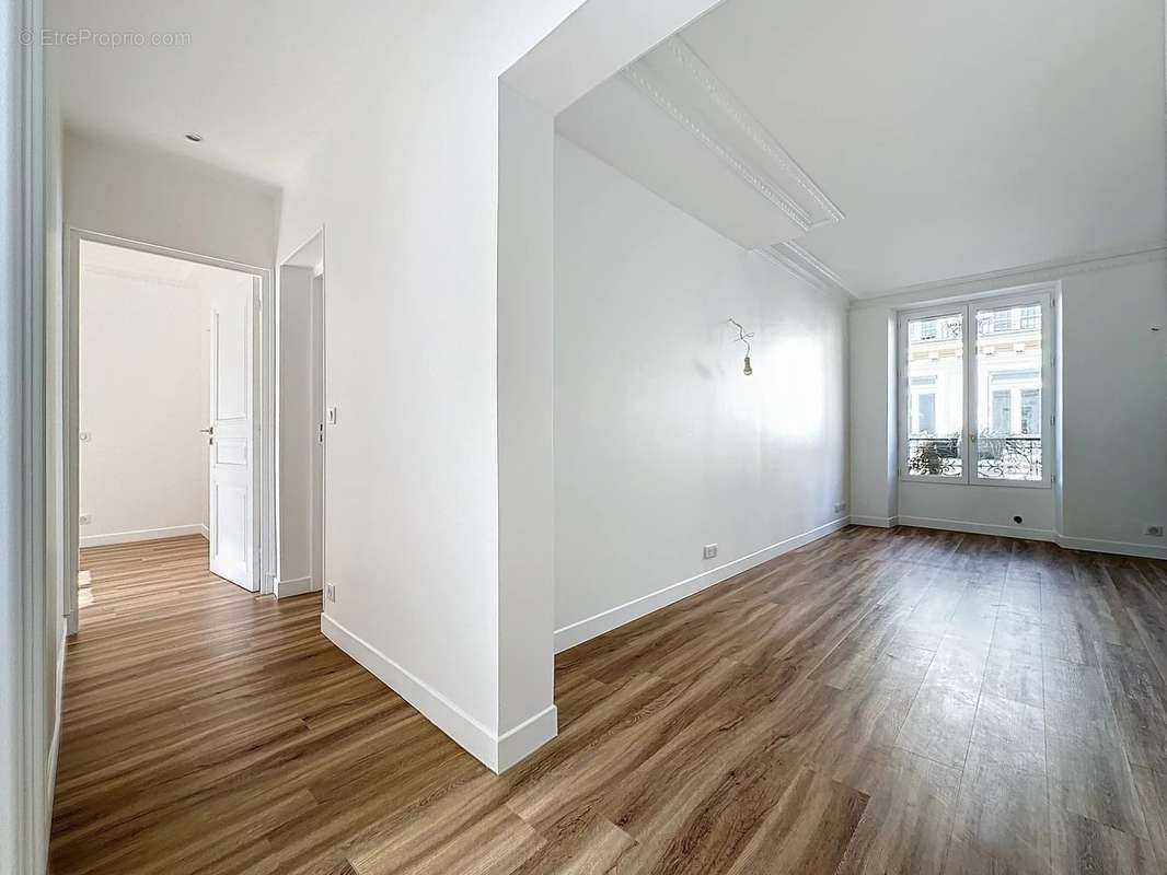 Appartement à PARIS-8E