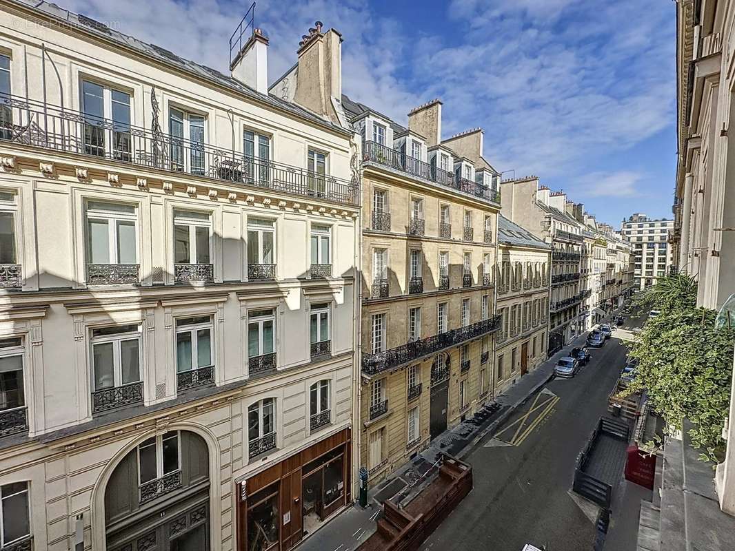 Appartement à PARIS-8E